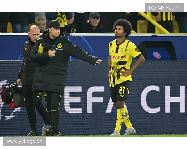 多特蒙德高位压迫下防线频繁暴露空间，防守稳定性面临考验