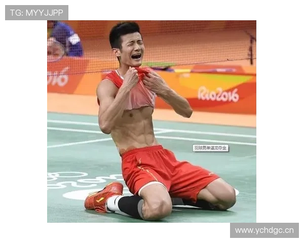 谌龙退役后住进月租八万的顶层复式，家里健身房比羽毛球场还大