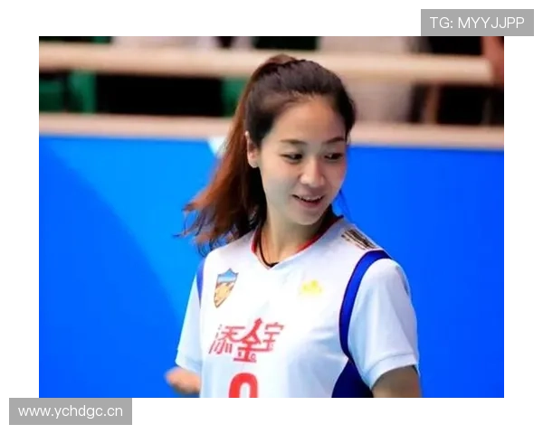 看了魏秋月抱娃的那张私照我无语——手腕那块表，比我整年的工资还亮