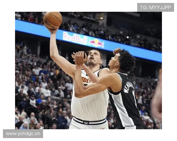 文班亚马挡拆单打不同于约基奇的效率与得分结构